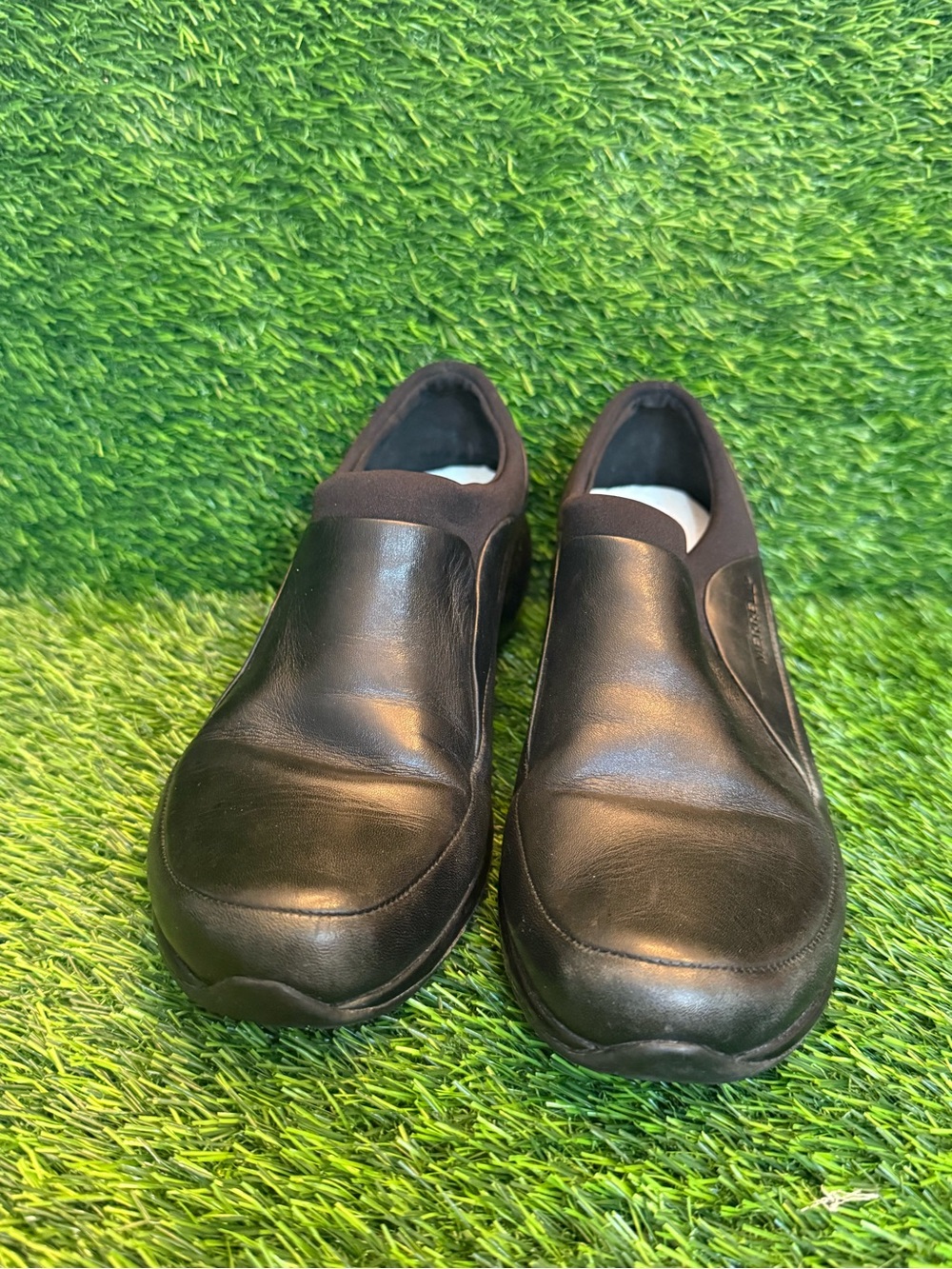 Merrell women Black Slip-On Leather Casual Clogs 7.5